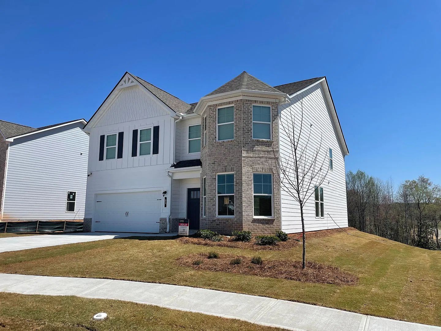 Spacious 5-Bedroom Home with Over 3,200 Sq Ft, Community Amenities & close to Downtown Newnan! Mu... — Photo 1