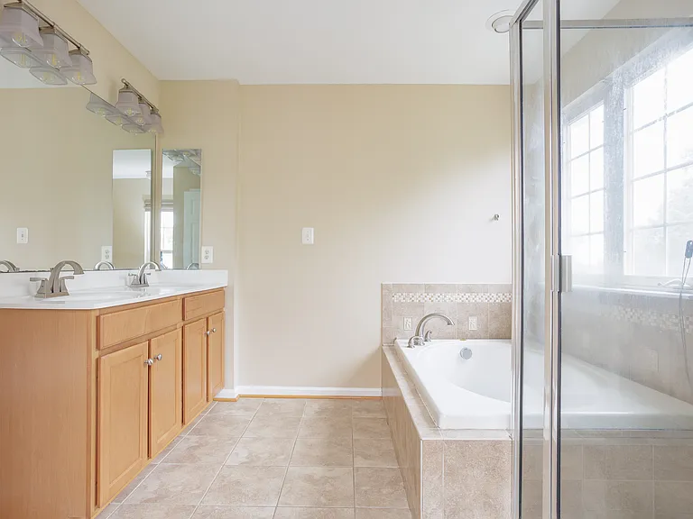 500 Monroe Point Dr — Photo 16