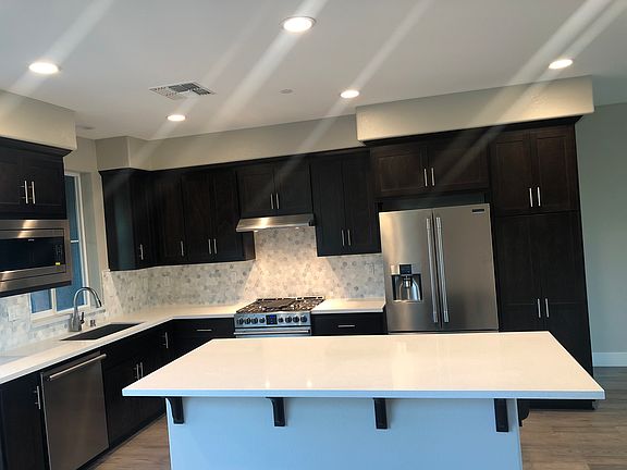 Kitchen - Quartz counter