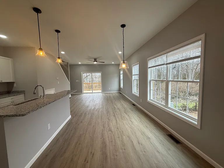 296-298 Williamsburg Ln #1 — Photo 5
