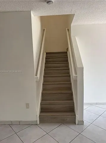 3 bed, 2.5 bath, 1220 sqft, $2,500 — Photo 4