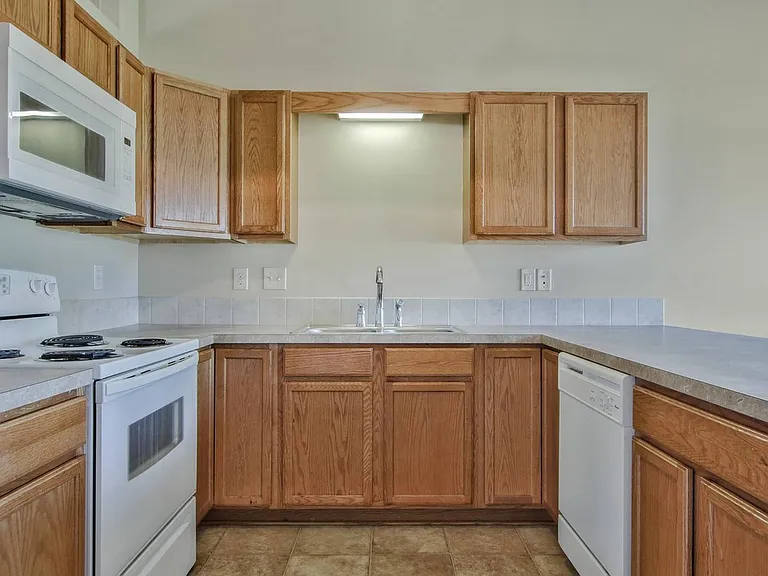 Lakeside Townhomes — Photo 14