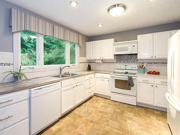 5th image of 3195 Bowdoin Cir