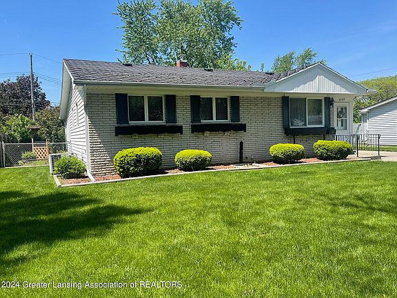 3rd image of 3520 Berwick Dr