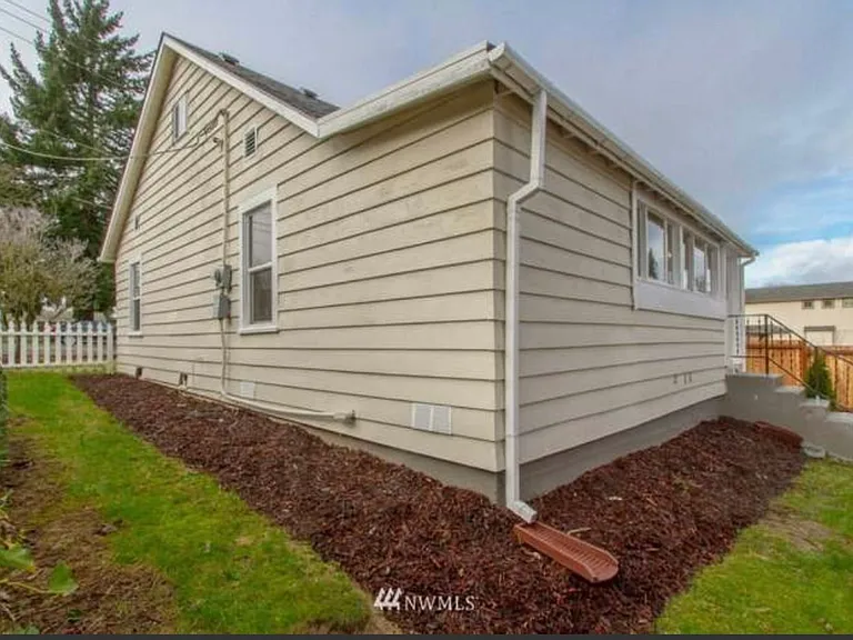 10604 2nd Pl SW — Photo 17