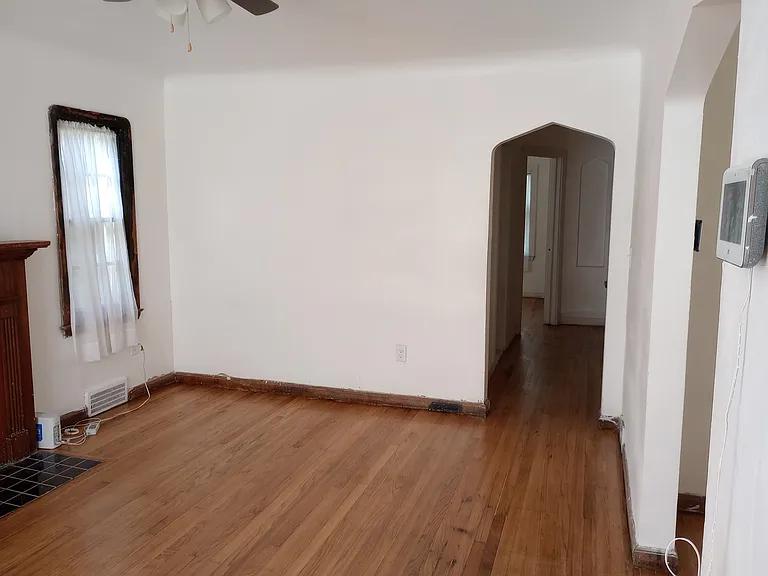 5274 Hereford St — Photo 5