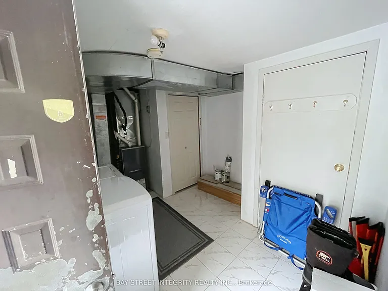 320 Miami Dr #1 — Photo 9