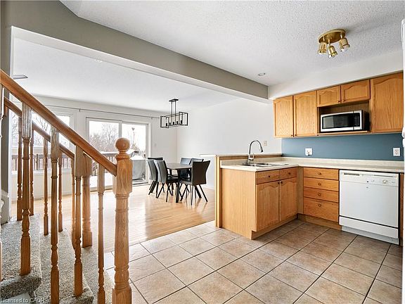 4th image of 47 Schroder Cres
