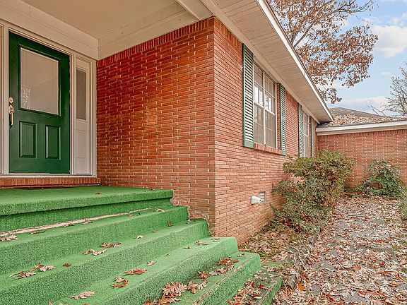 4th image of 703 Spencer Dr