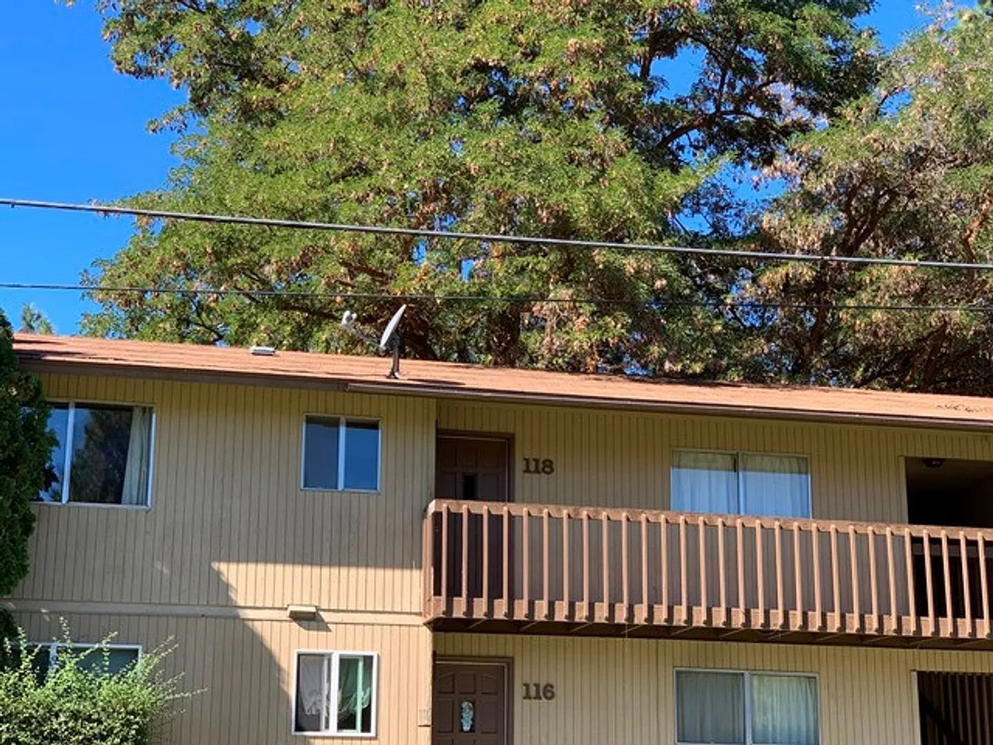 Upstairs 2 bedroom in a 4-Plex — Photo 2