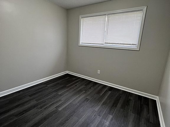 4th image of 223 Charter Ave