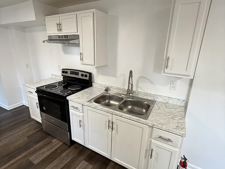 332 S 9th St — Photo 10