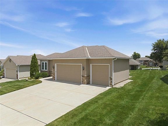 3rd image of 311 Crestview Ct
