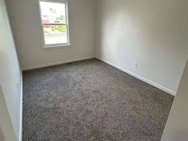 1511 Andrews Dr — Photo 7