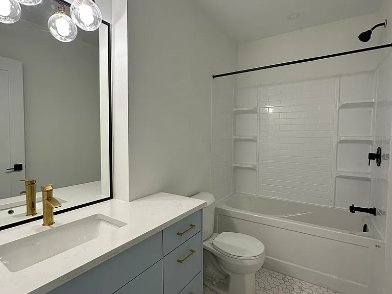 16 Hincks St #7 — Photo 15