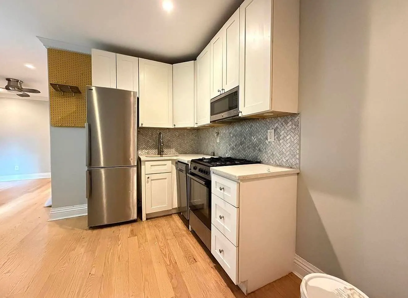 227 Kingsland Avenue — Photo 2