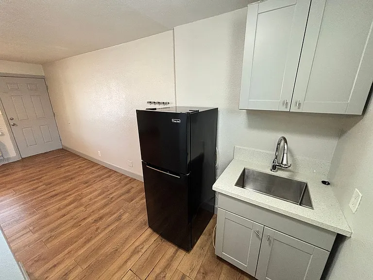 311 N 16th St #9 — Photo 7