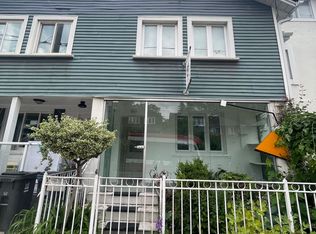 1813 Gerrard St E, Toronto, ON M4L 2B5