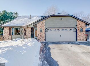 919 Schaller Dr E, Maplewood, MN 55119