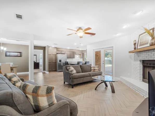 1641 Scott Ct, Gulf Breeze, FL 32563