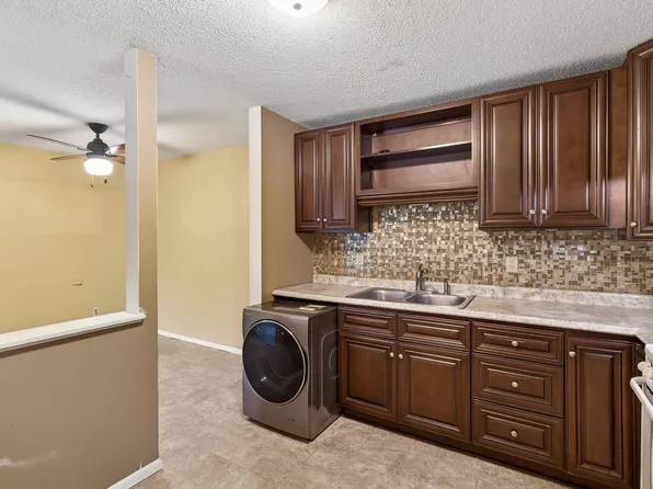3915 Foss Rd APT 102, Saint Anthony, MN 55421