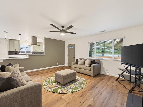 5th image of 515 W Dunne Ave