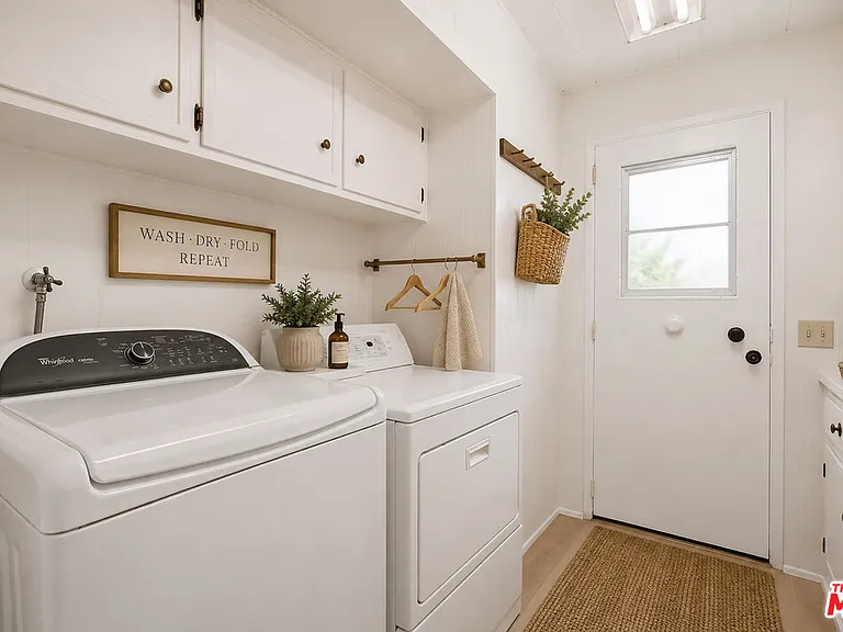 6033 Fallbrook Ave — Photo 30