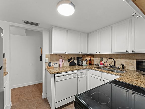 4th image of 225 Lewfield Cir