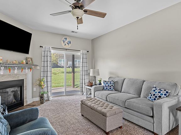 3rd image of 2940 Mary Leigh Dr #0