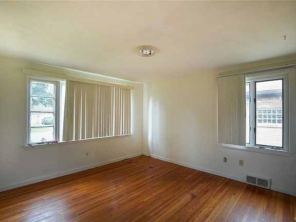 4th image of 630 Woodland Dr
