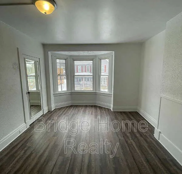136 S Spring Ave — Photo 28