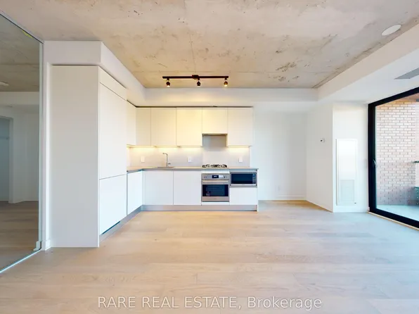 2720 Dundas St W #317, Toronto, ON M6P 1Y2