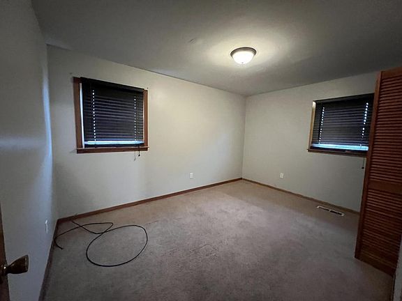 5th image of 3919 Oak Crest Ln
