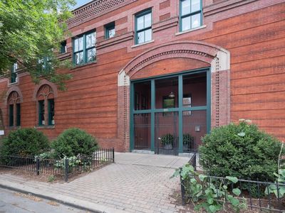 811 W Aldine Ave APT 3S, Chicago, IL, 60657