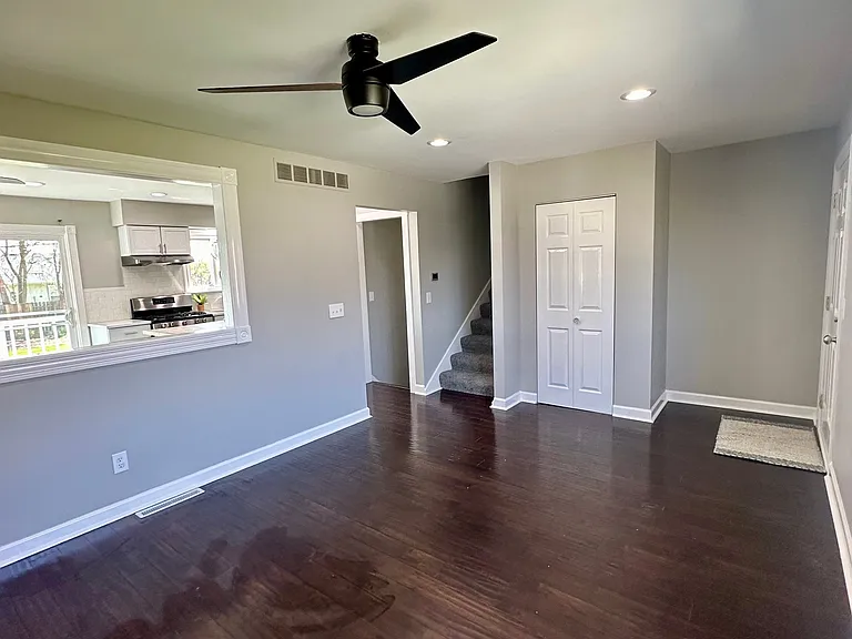 561 Eastwood Dr — Photo 11