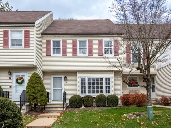 12 Essex Dr, Mendham Boro, NJ 07945