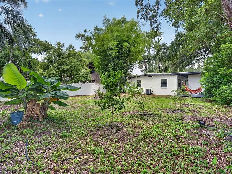 1822 Canton St — Photo 25