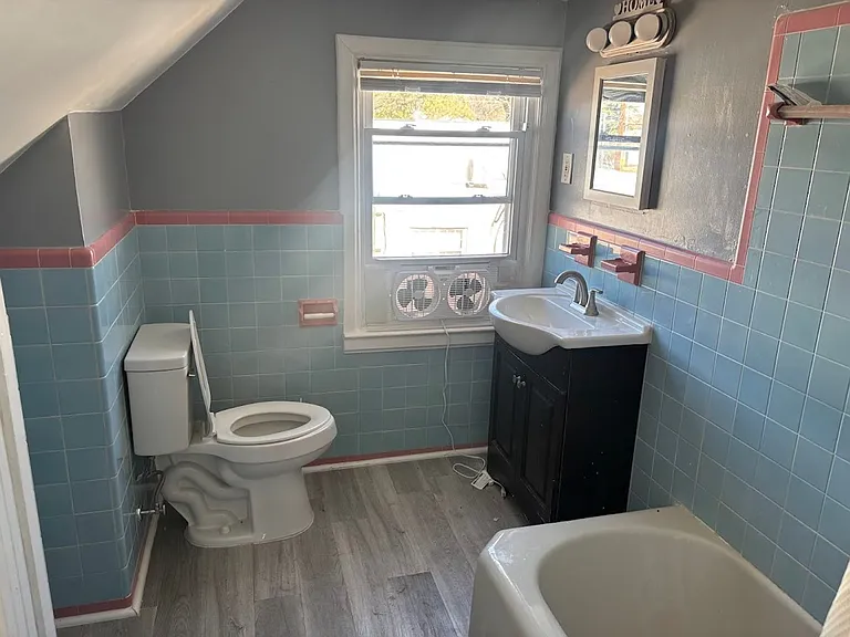 4745 Lind St — Photo 13
