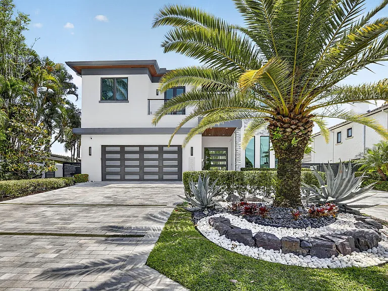 334 Isle Of Capri Dr — Photo 1