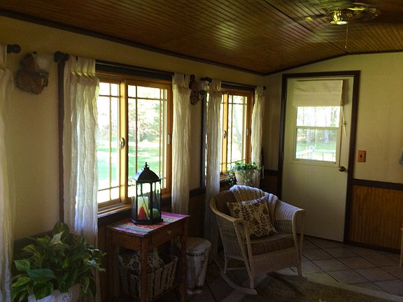 Front Entry/Sunroom