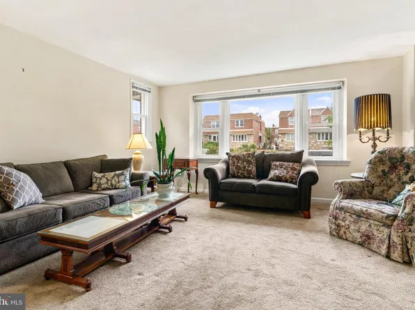 828 Brighton St, Philadelphia, PA 19111