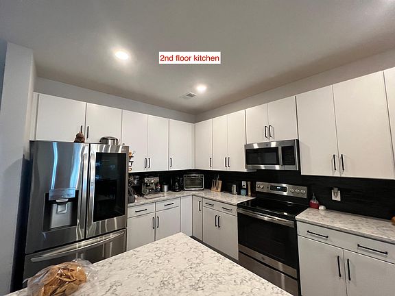 3rd image of 4564 Mixson Ave