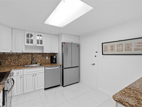 5th image of 5151 Collins Ave APT 1027