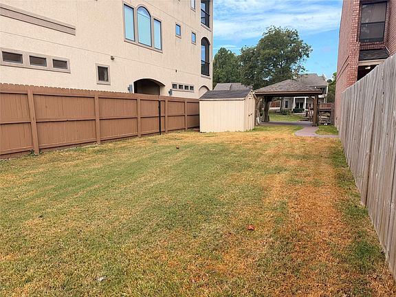 3rd image of 721 Paradise Ln