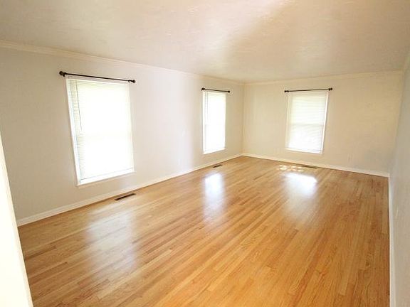 2nd image of 2617 Huntleigh Dr