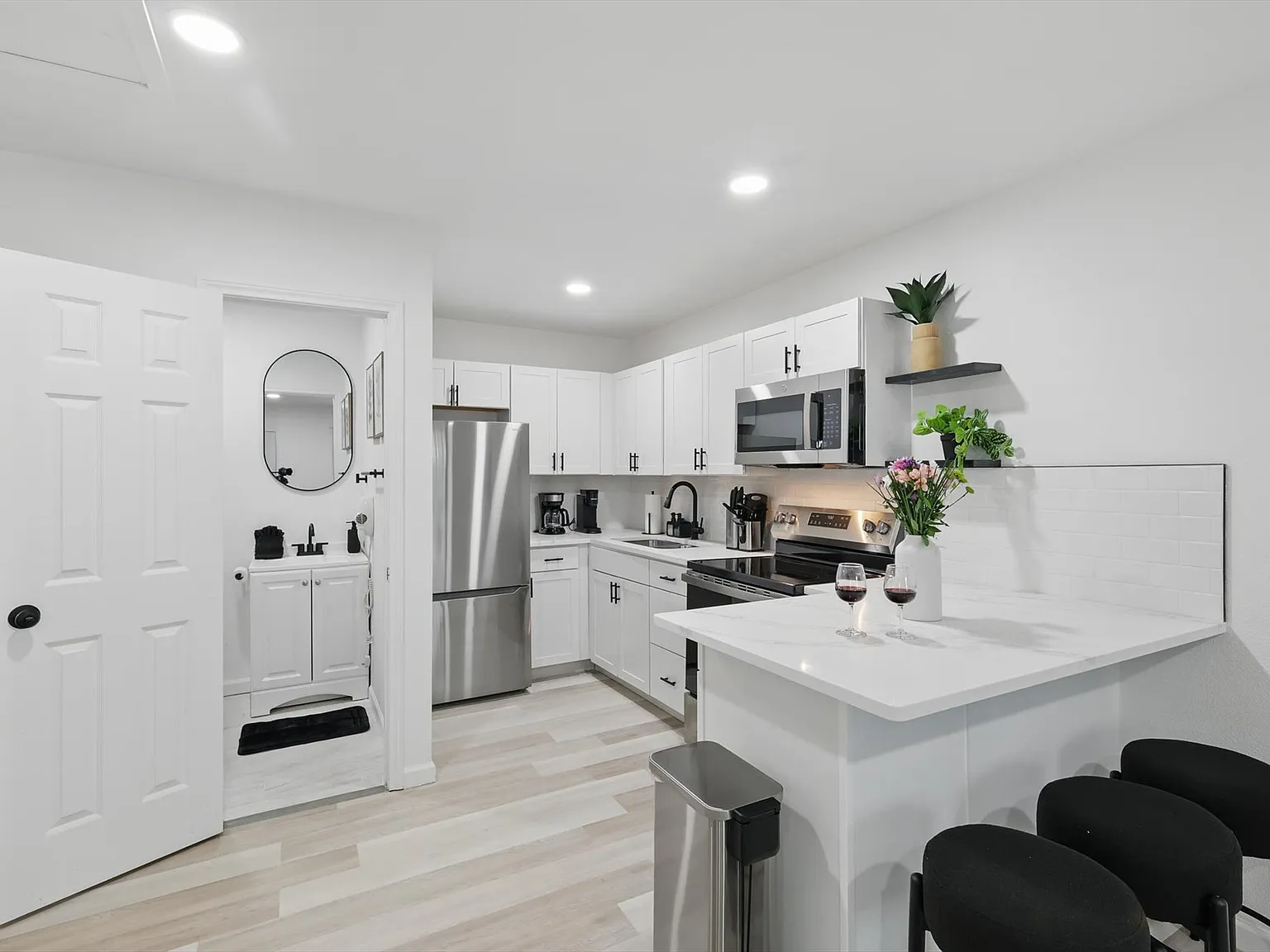 2 bed, 1008 sqft, $2,800 — Photo 3