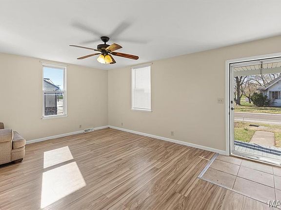3rd image of 406 Henry St