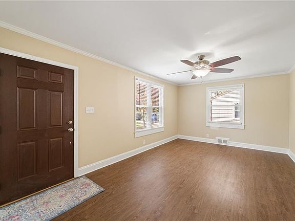 3rd image of 2425 Lyndhurst Ave