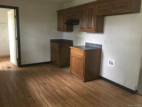 5th image of 413 E Lacey St