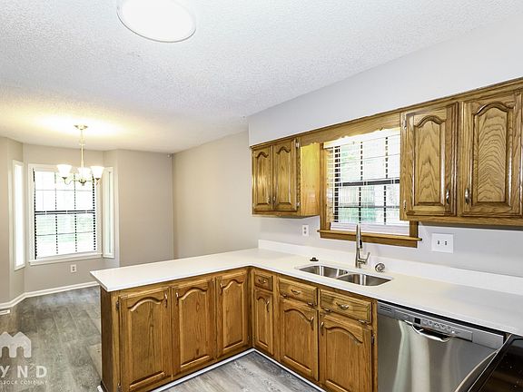 3rd image of 2234 Burlingate Dr